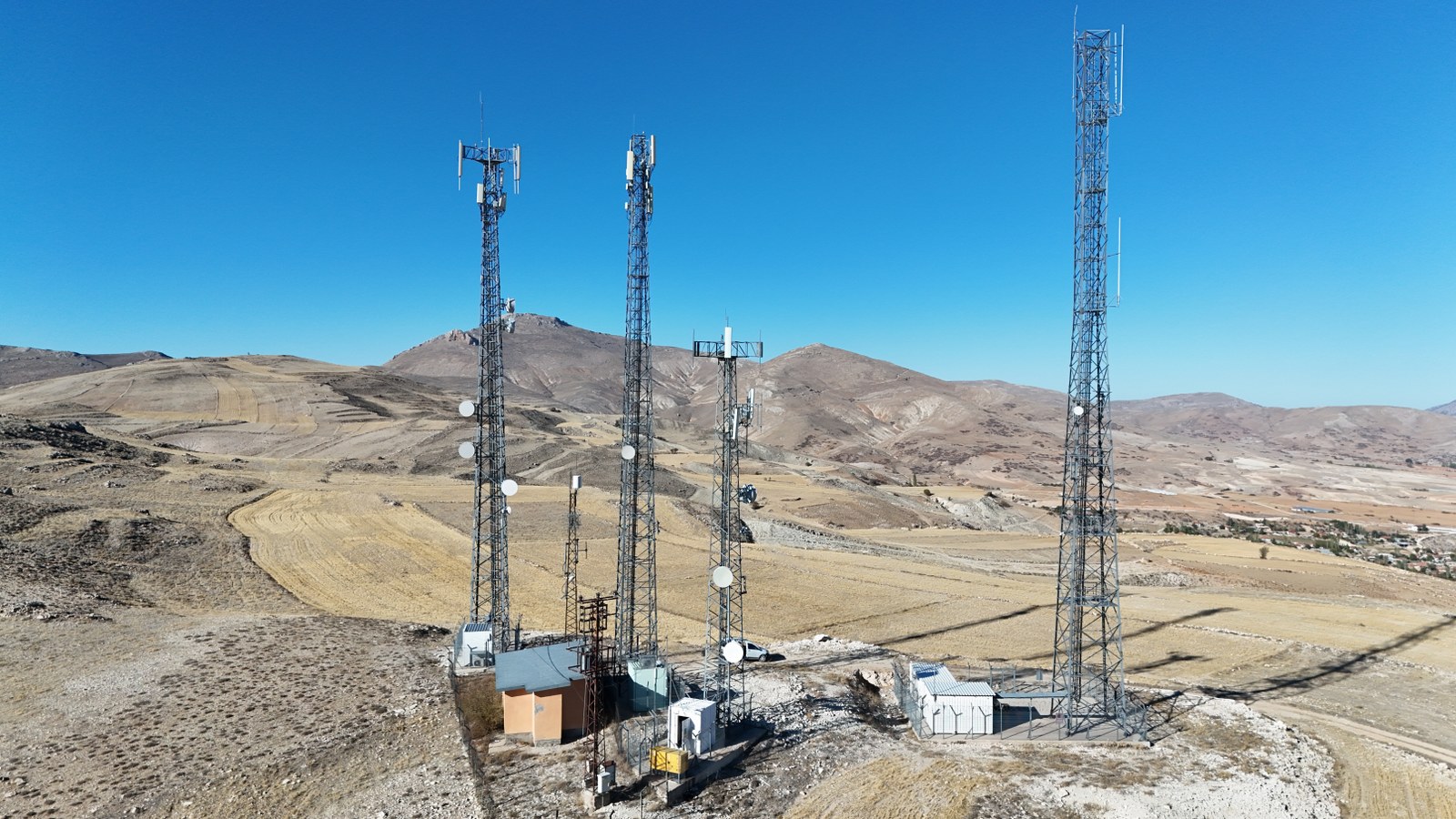 Çoklu telekomünikasyon kuleleri